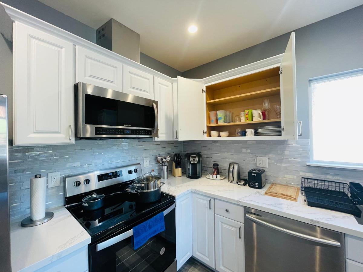 Green Lake 1St Line Home A With Central Air Conditioners Seattle Bagian luar foto
