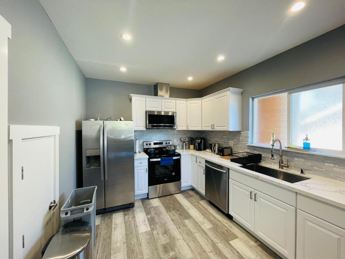 Green Lake 1St Line Home A With Central Air Conditioners Seattle Bagian luar foto