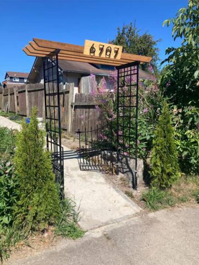 Green Lake 1St Line Home A With Central Air Conditioners Seattle Bagian luar foto