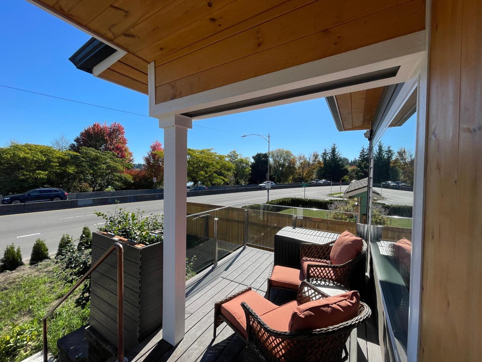 Green Lake 1St Line Home A With Central Air Conditioners Seattle Bagian luar foto