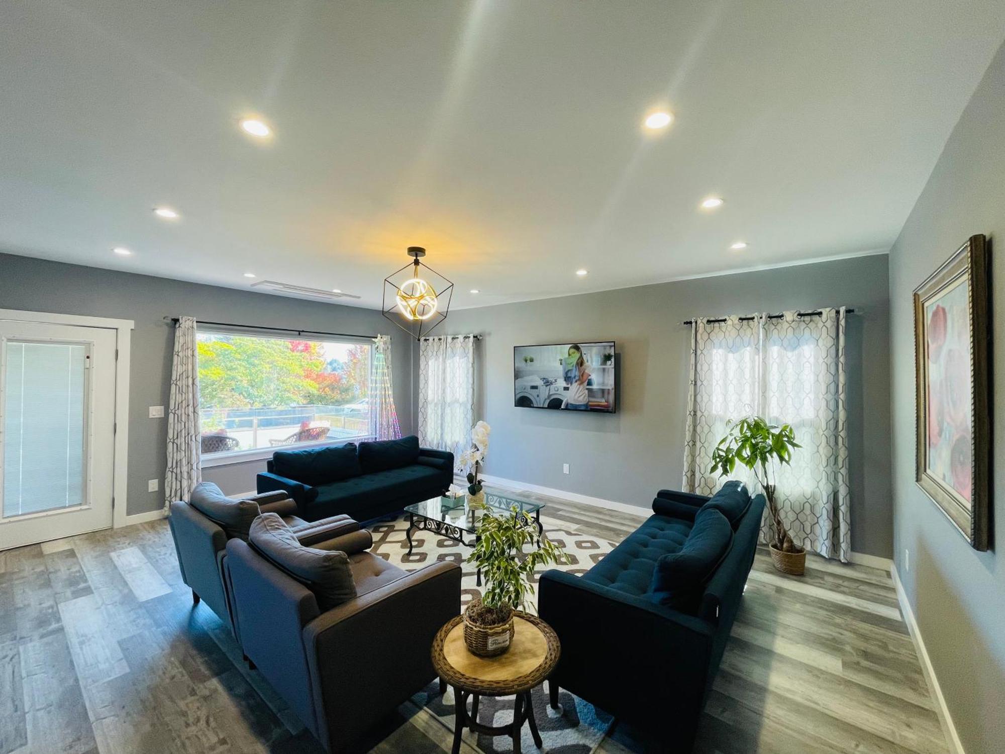Green Lake 1St Line Home A With Central Air Conditioners Seattle Bagian luar foto